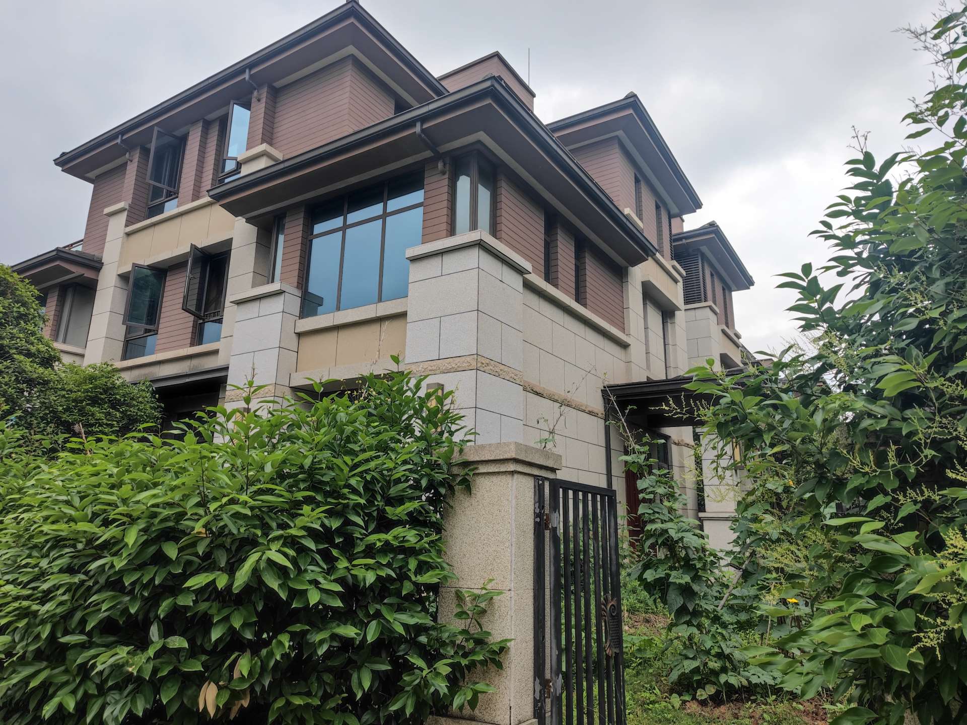 高层的单价，购买别墅，80多万在永川买端户大花园别墅